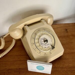 Alternative view of Oui j'écoute votre commande?