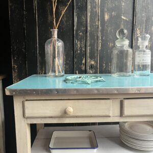 Alternative view of La sincère